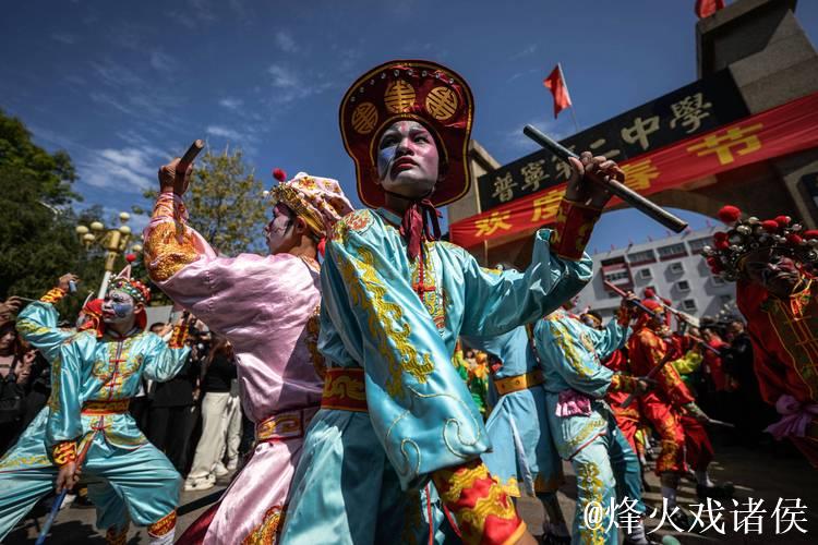 饶平武术英歌队问鼎普宁“英超”总冠军,传统文化迸发青春活力 饶平武术英歌队问鼎普宁“英超”总冠军,传统文化迸发青春活力